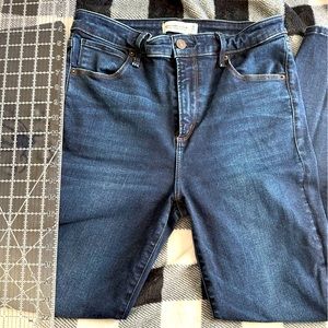 Abercrombie and Fitch
The Super Skinny High Rise
30
10,